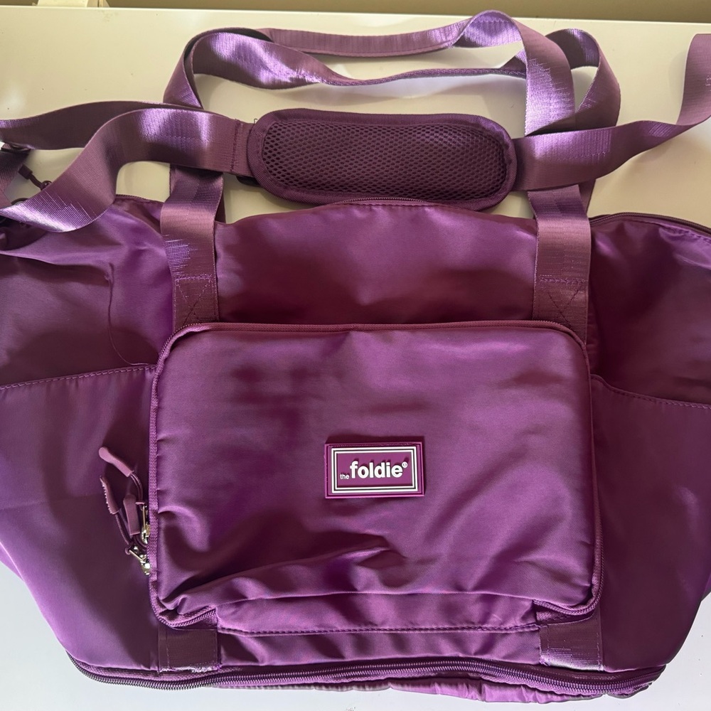 Foldie Women's Shoulder Bag in Plum Purple